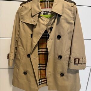 Classic Tan Trench Coat with Plaid Lining